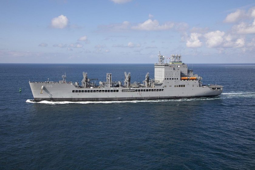 Танкер USNS Laramie (t-ao-203)