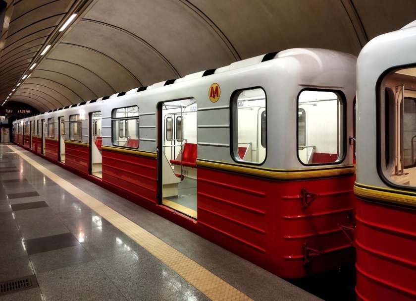 Поезда Варшавского метро