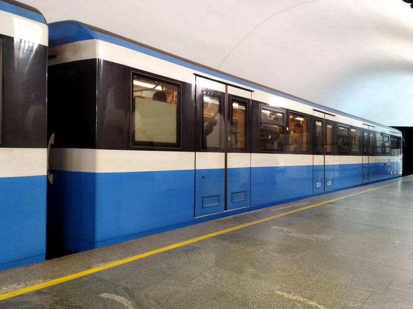 Киевский метрополитен ема502