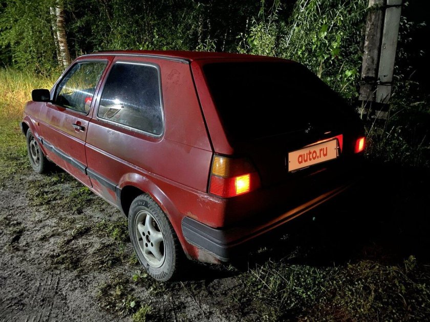 Гольф 2 красный