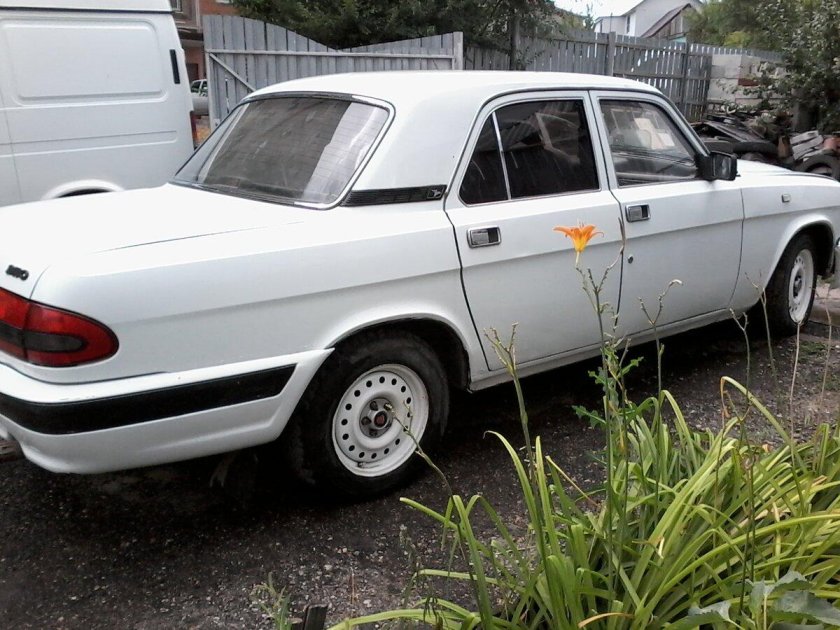 ГАЗ 3110 белая