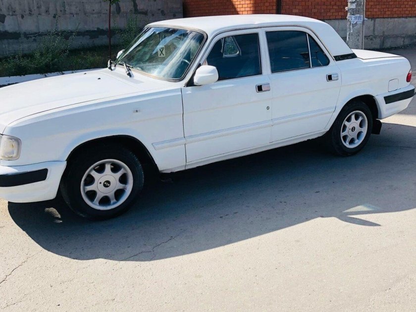 ГАЗ 3110 белая