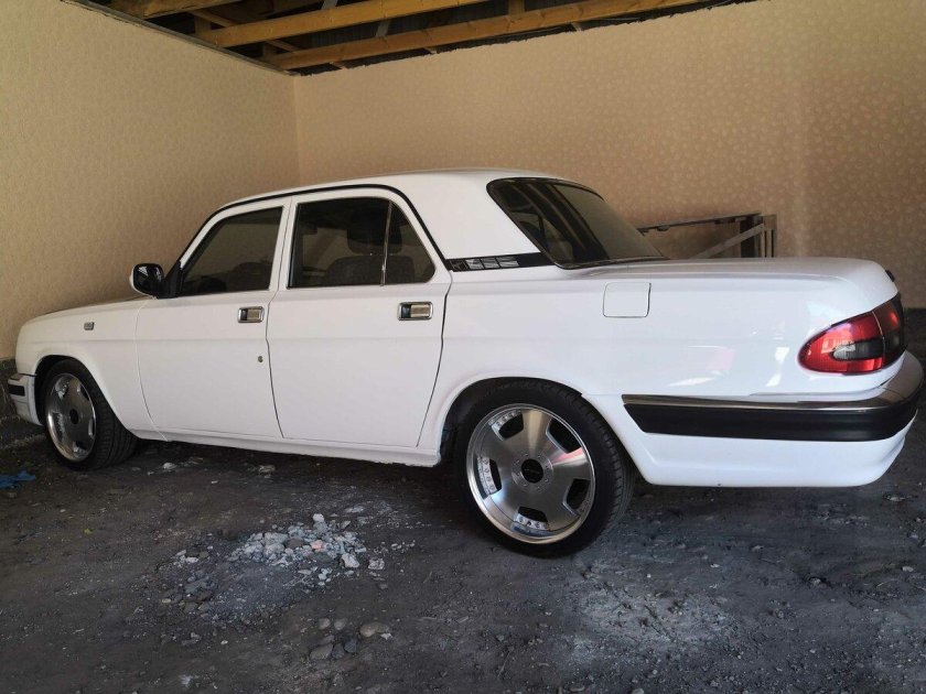 Волга ГАЗ 3110 белая