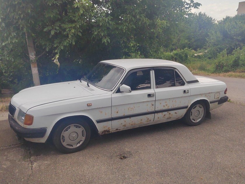 Ржавая Волга 3110
