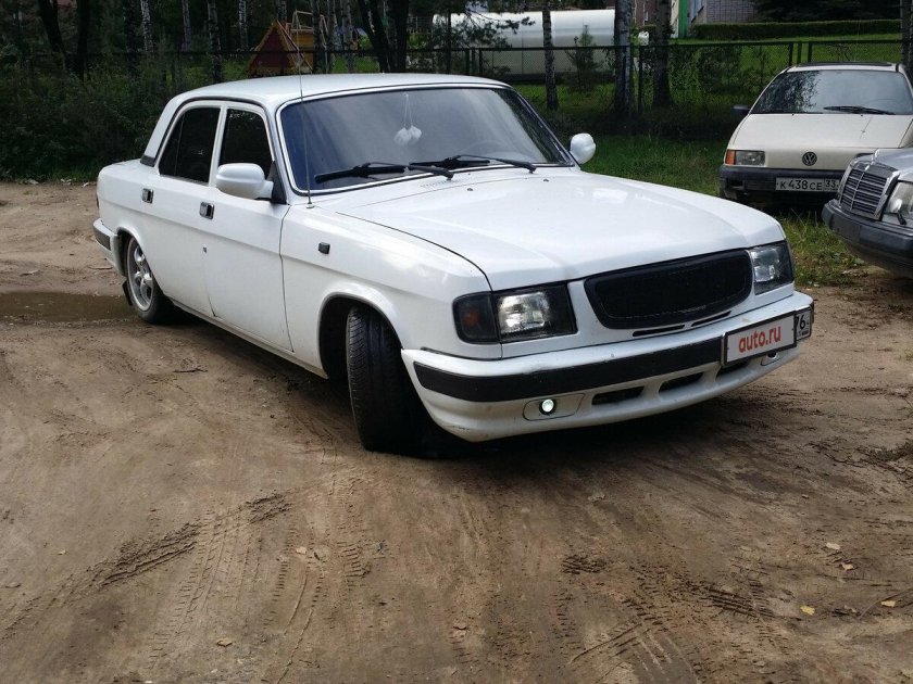 Волга ГАЗ 3110 белая