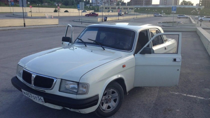 ГАЗ 3110 белая