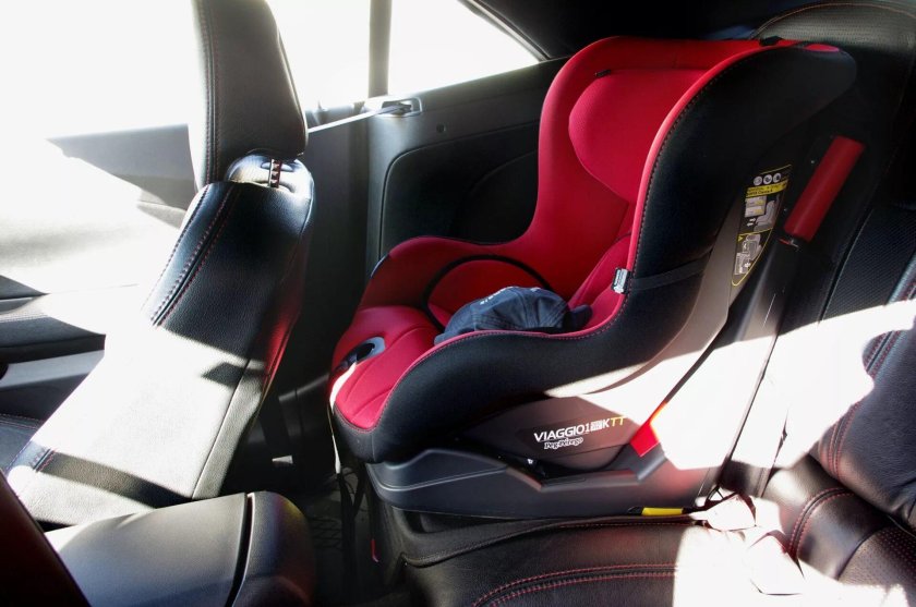 Детское кресло в Шевроле Камаро