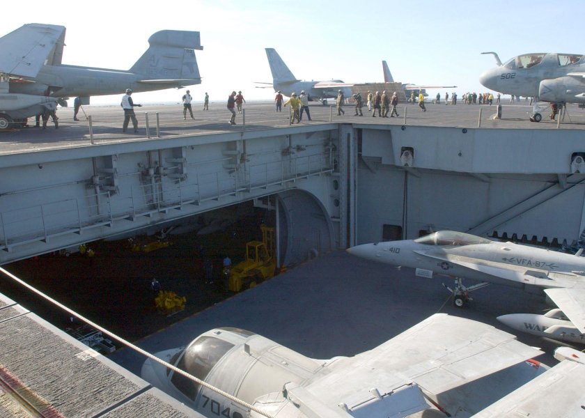 Авианосец Нимиц