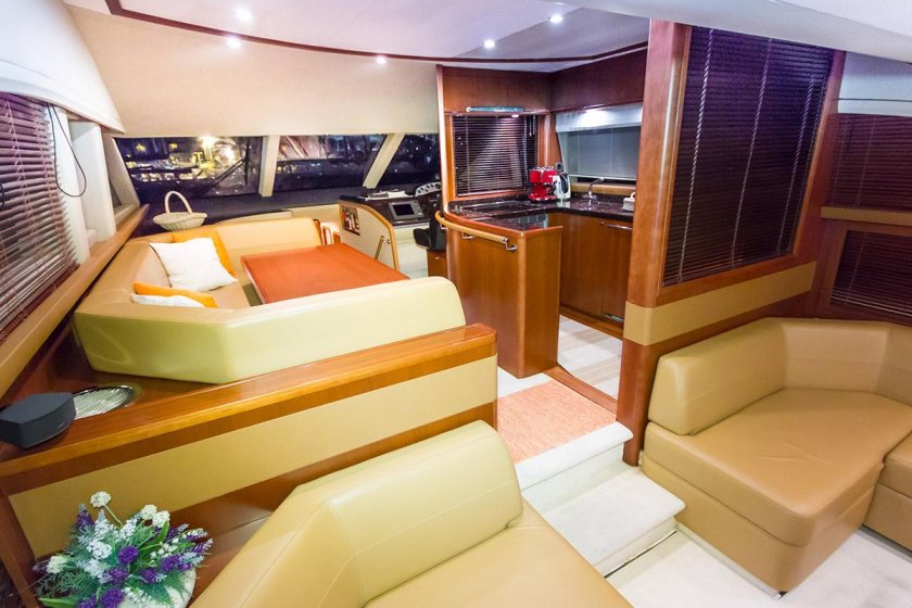 Яхта принцесса 62