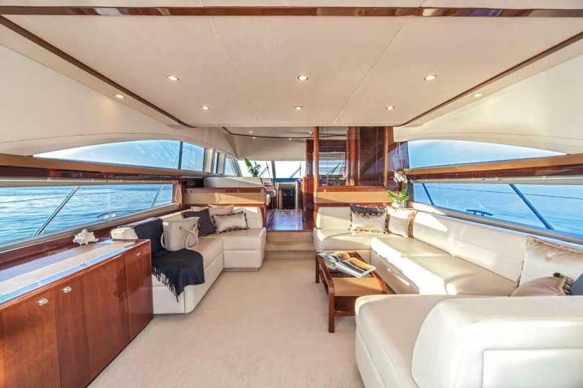 Яхта принцесса 62