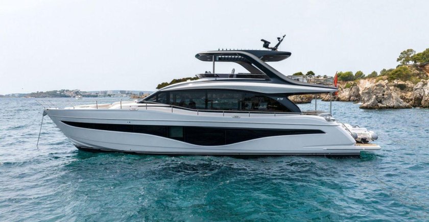 Яхта Princess y72