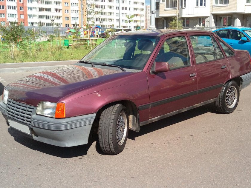 Opel Kadett 1988 седан