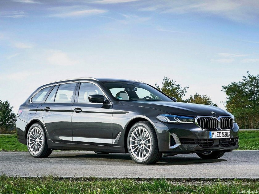 BMW 5 Series Touring 2021