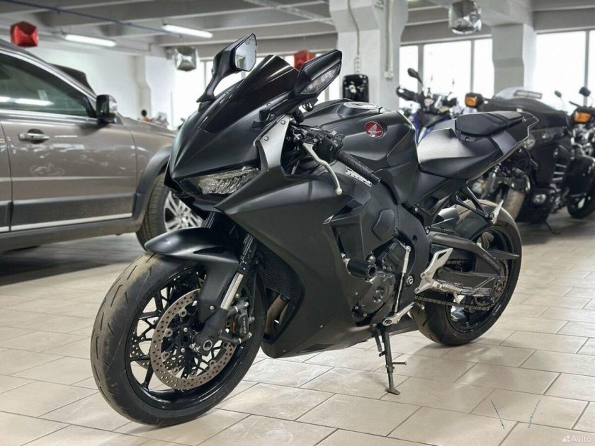 Honda cbr 1000 rr ra fireblade