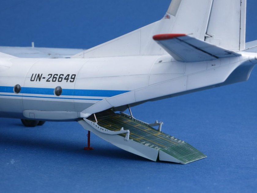 Ан 26 военно транспортный самолет