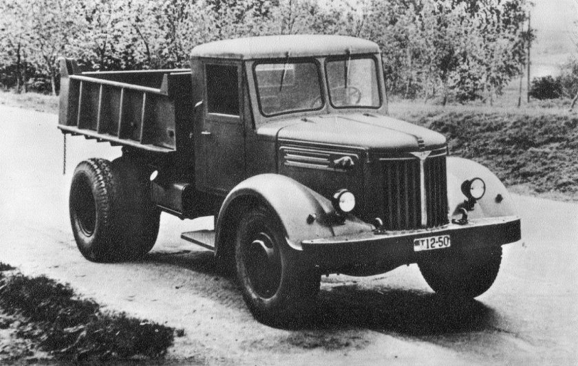 МАЗ-205 самосвал