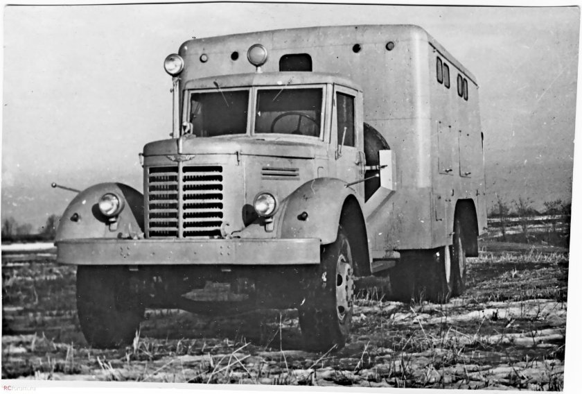 Тягач ЯАЗ 210
