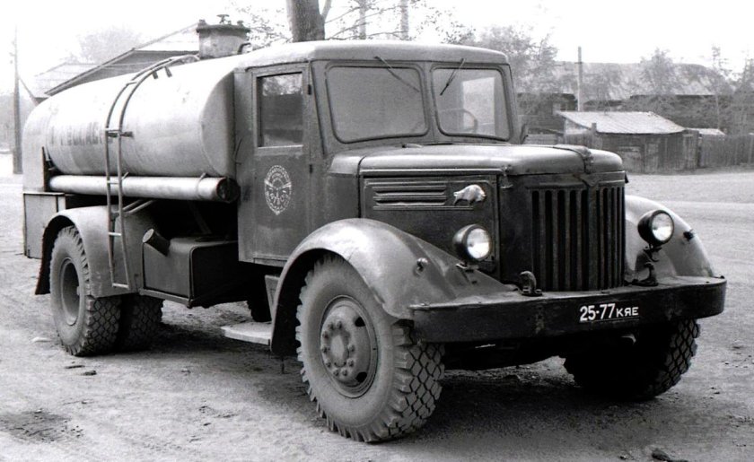 ТЗ-200 на шасси МАЗ-200