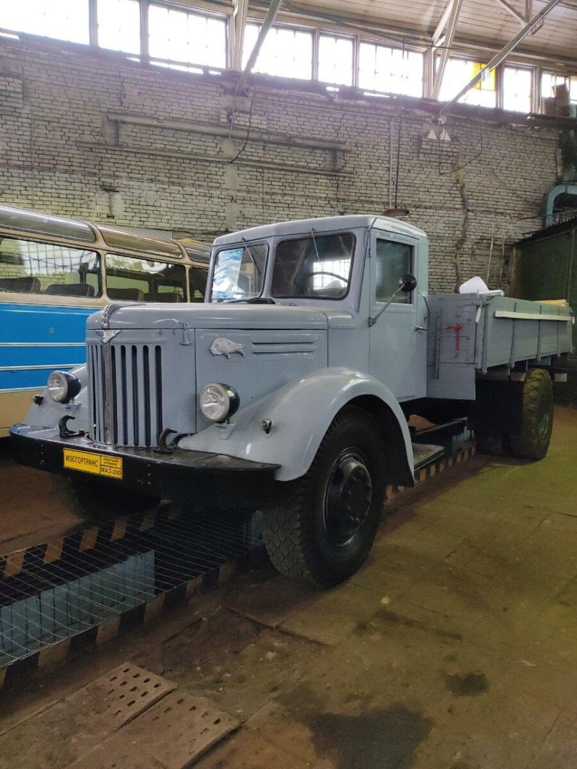 ТЗ-200 МАЗ-200 топливозаправщик