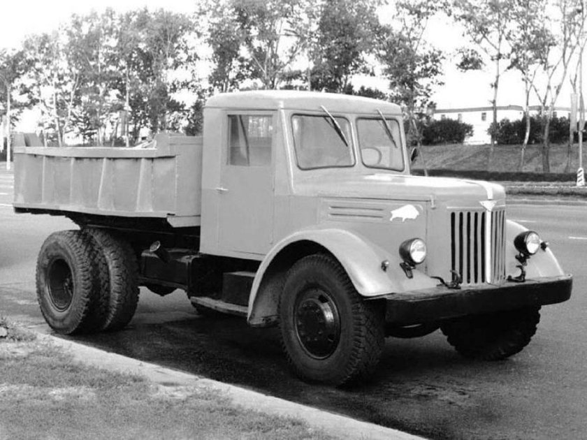 Грузовик МАЗ 200