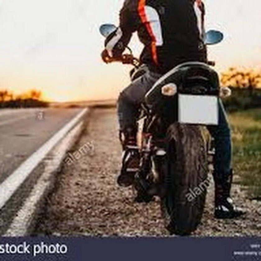 Мотоцикл на дороге