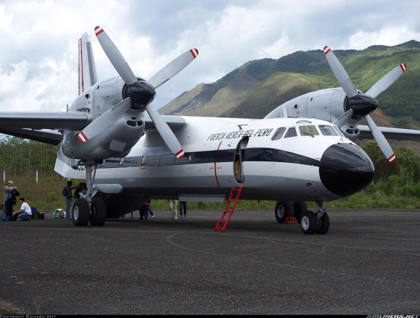 Самолет АН-32