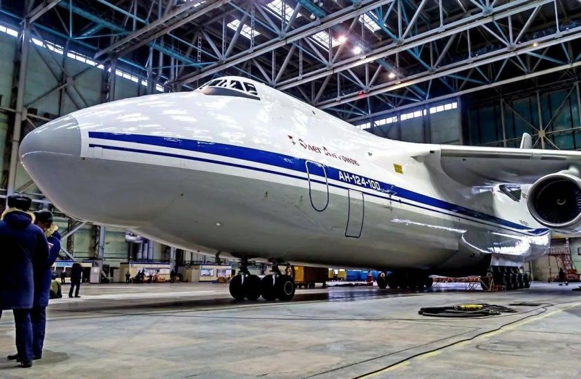 Самолет Руслан АН 124