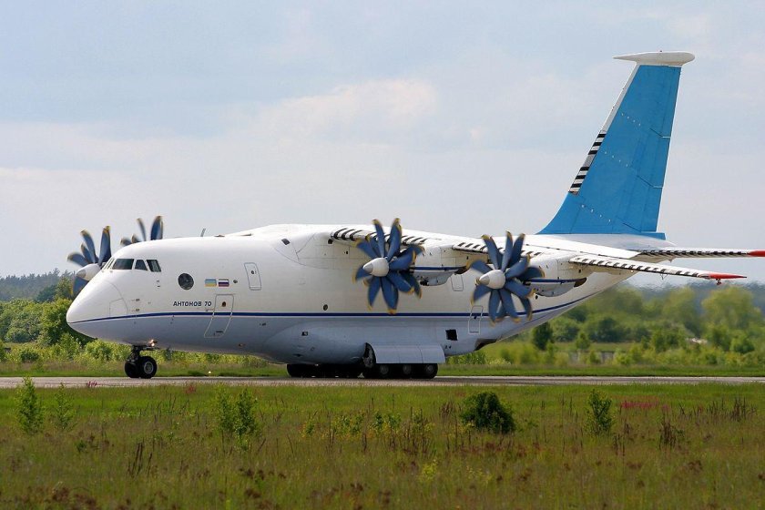 АН-70 военно-транспортный самолёт