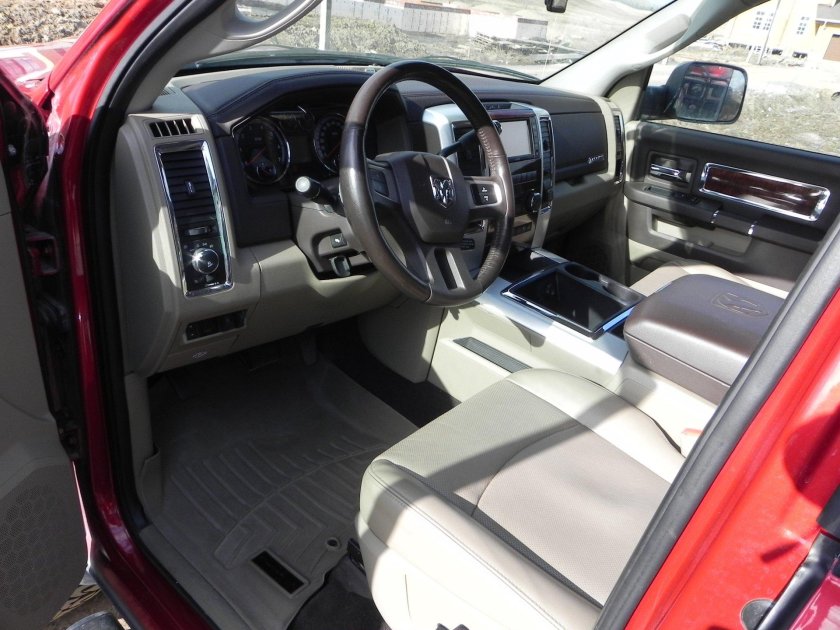 Dodge Ram салон