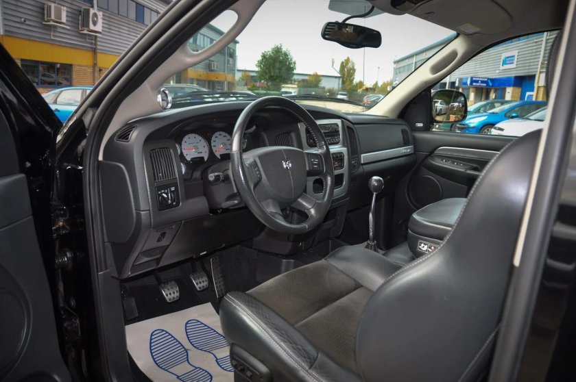 Dodge ram 2005 салон