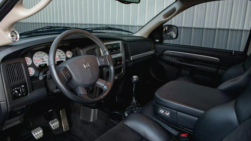 Dodge Ram 2004 салон