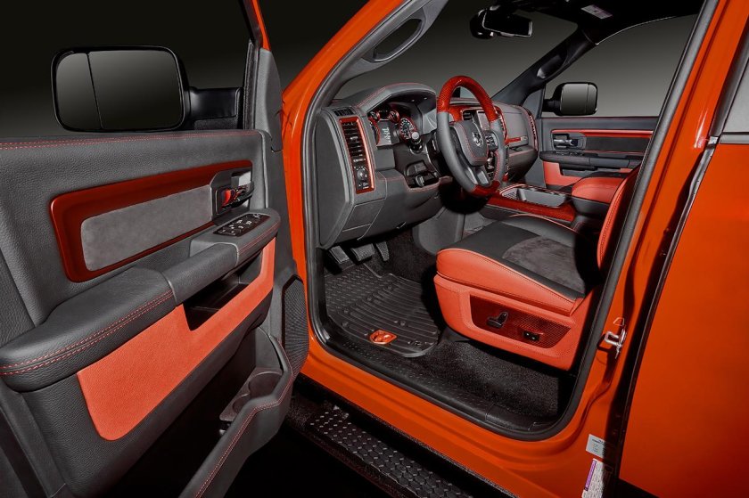 Додж Рэм салон