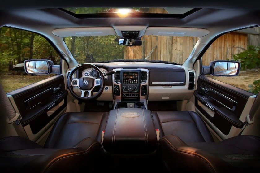 Dodge Ram 1500 Laramie Longhorn салон