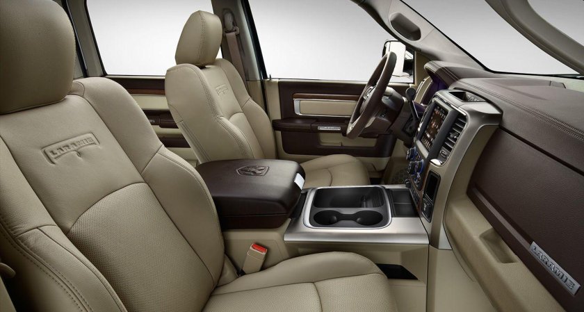 Додж рам 3500 салон