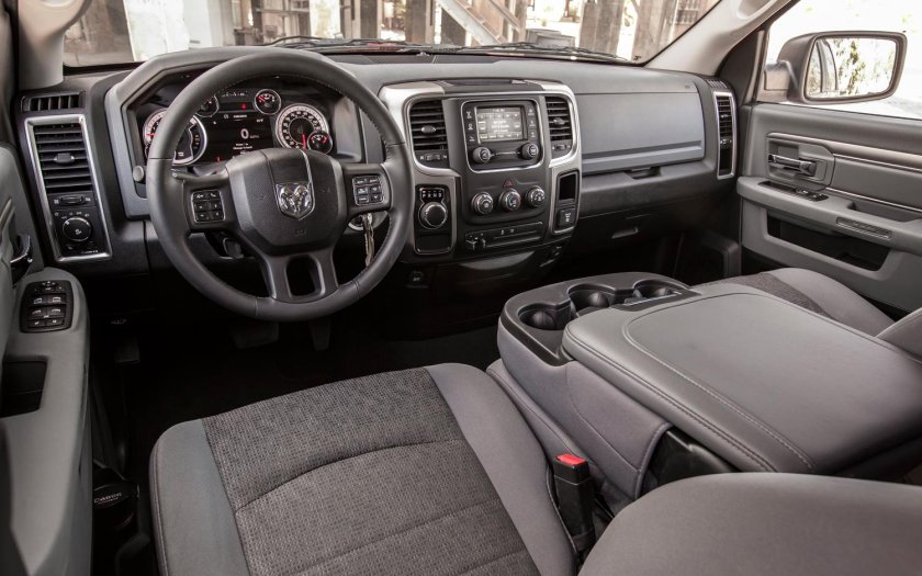 Dodge Ram 1500 салон