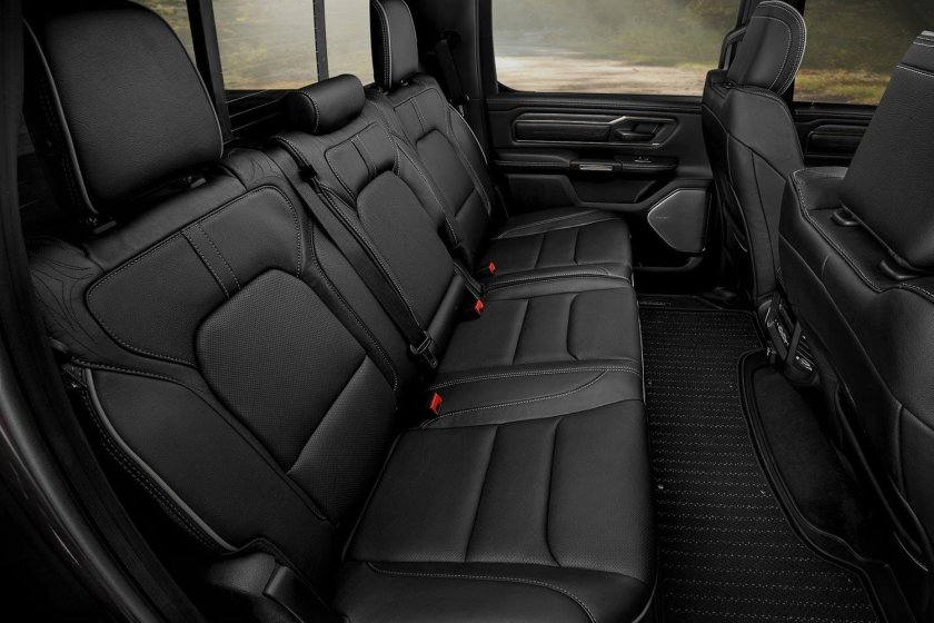 Dodge Ram 1500 Limited салон