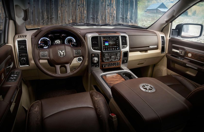 Dodge Ram 1500 интерьер