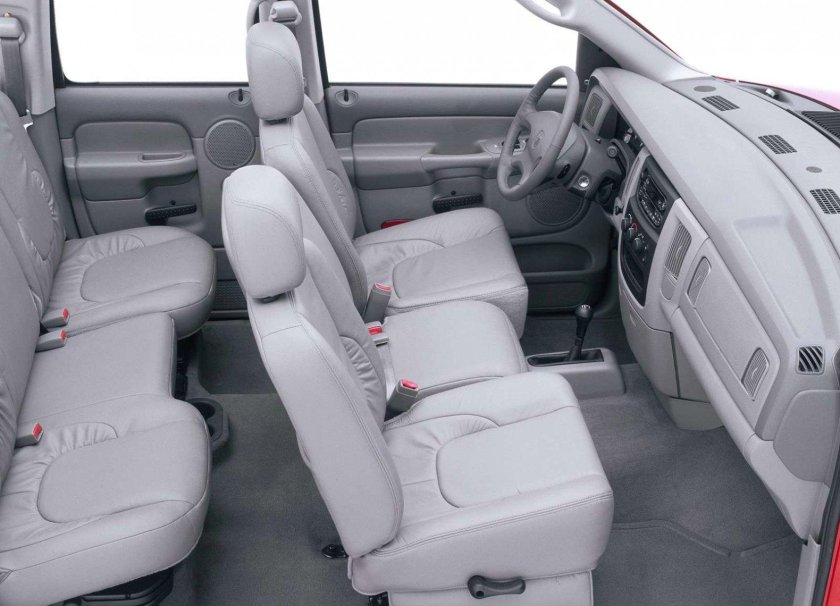 Dodge Ram 2005 салон