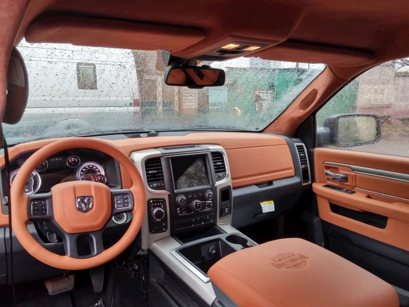 Dodge Ram 2005 салон