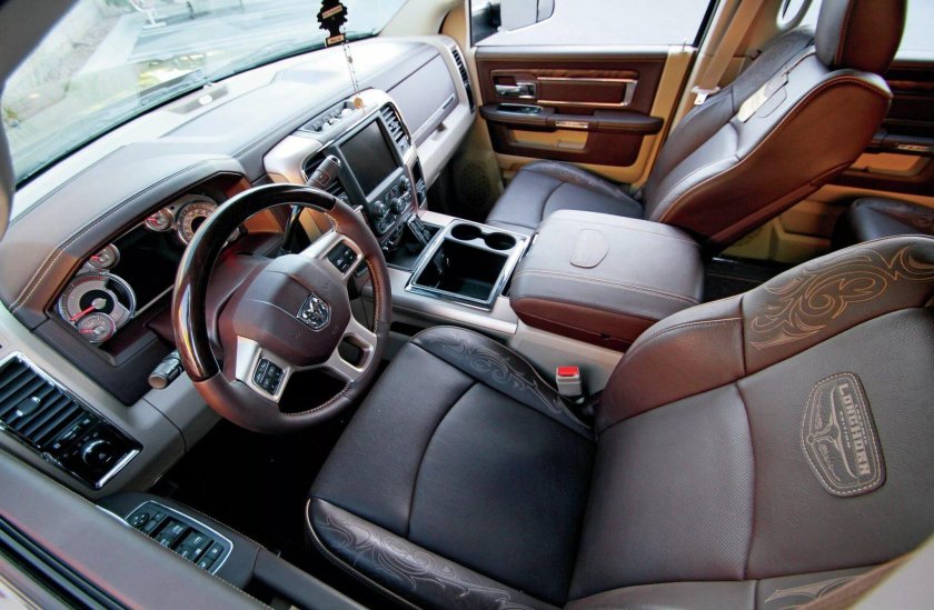 Dodge Ram 1500 Laramie Longhorn салон