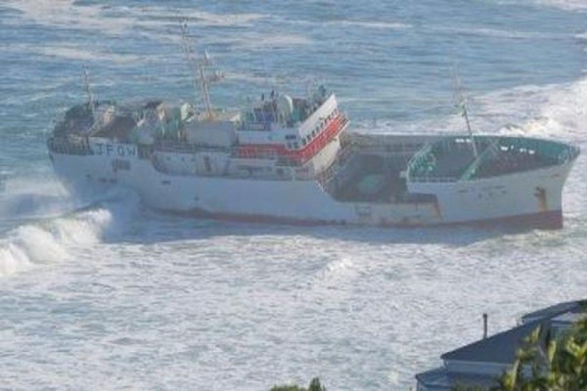 Рыболовецкий траулер "мыс Сенявина"