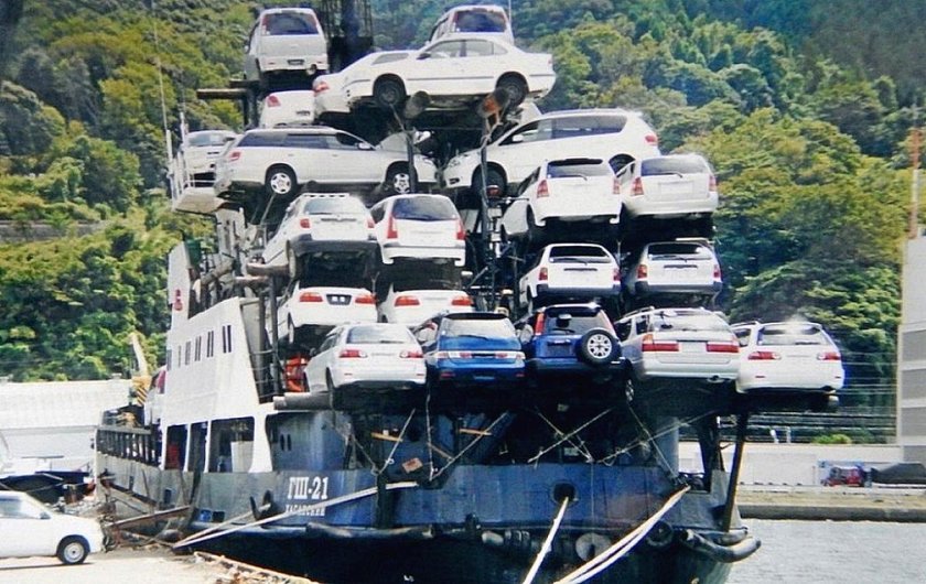 Корабль с автомобилями