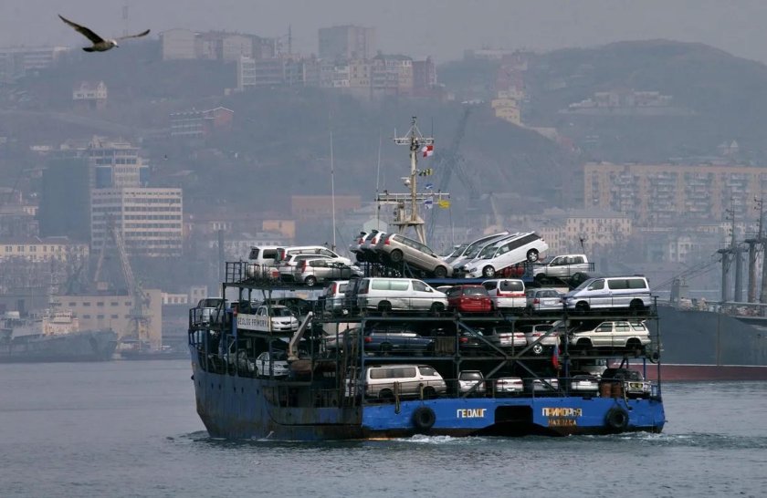 Корабль с автомобилями