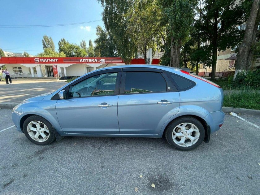 Форд фокус 2 серый сзади