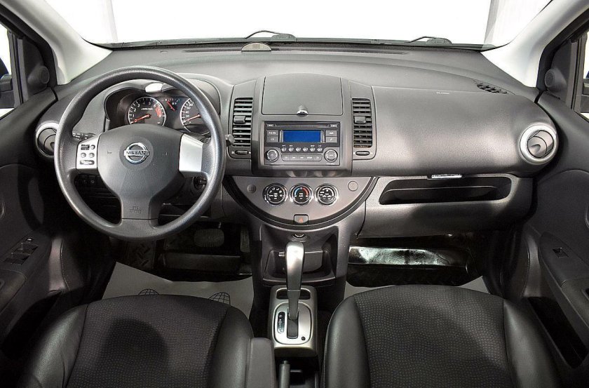 Nissan Note 2008 салон