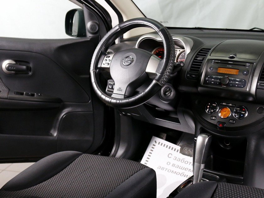 Nissan Note 2010 салон