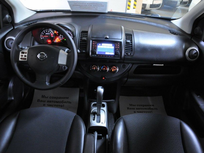 Nissan Note 2010 салон