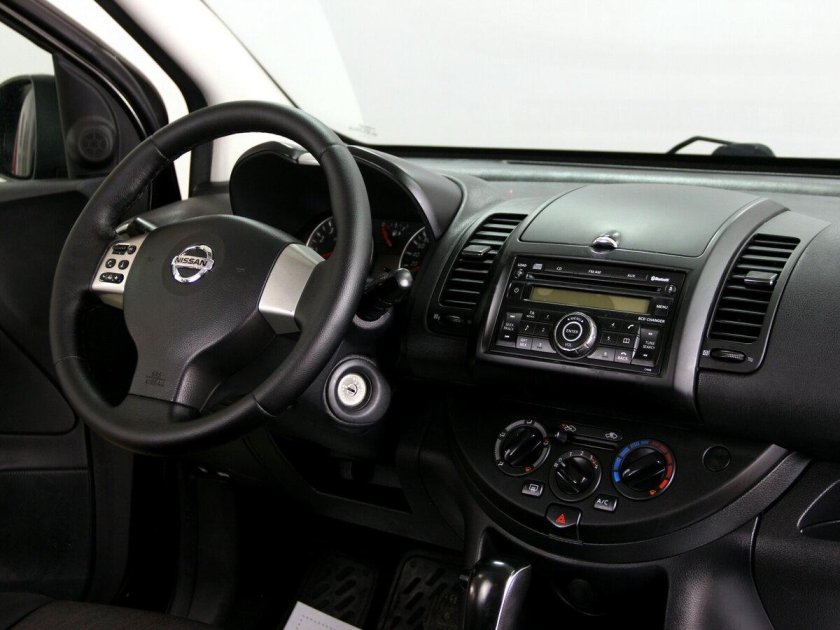 Nissan Note 2008 салон