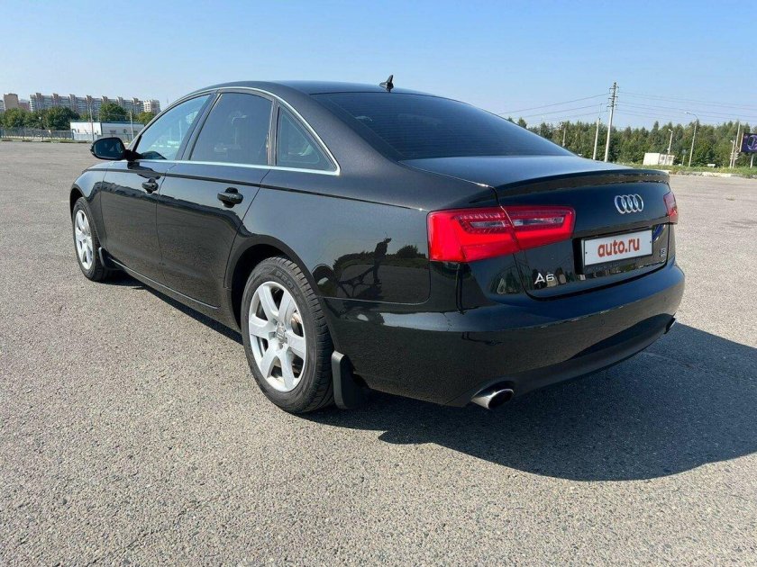Черная ауди а 6