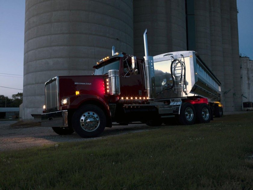 Грузовики Western Star 4900